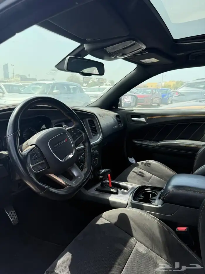 سيارات تشارجر وارد الامارات خليجي ممشى 70 الف موديل22 4