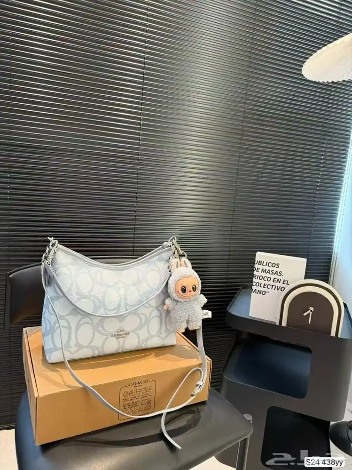 شوزات وشنط ماستر كوالتي متوفر لدينا كوتش وديور نيوبلانس 83