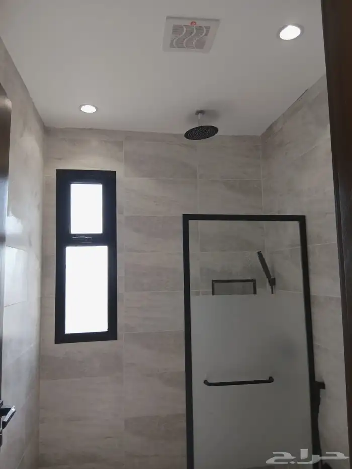 للبيع فيلا نص ارض حي الفلاح 18