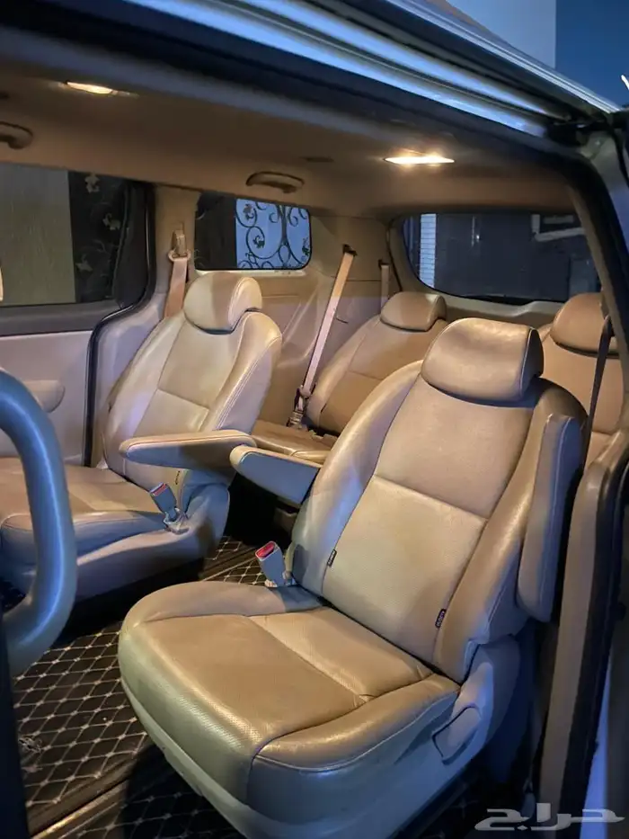 كيا كرنفال ديزل 8