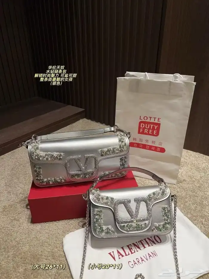 شوزات وشنط ماستر كوالتي متوفر لدينا كوتش وديور نيوبلانس 81