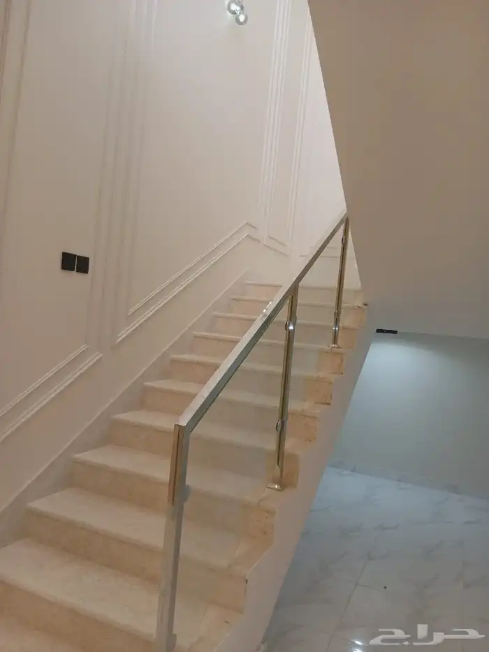 للبيع فيلا نص ارض حي الفلاح 7