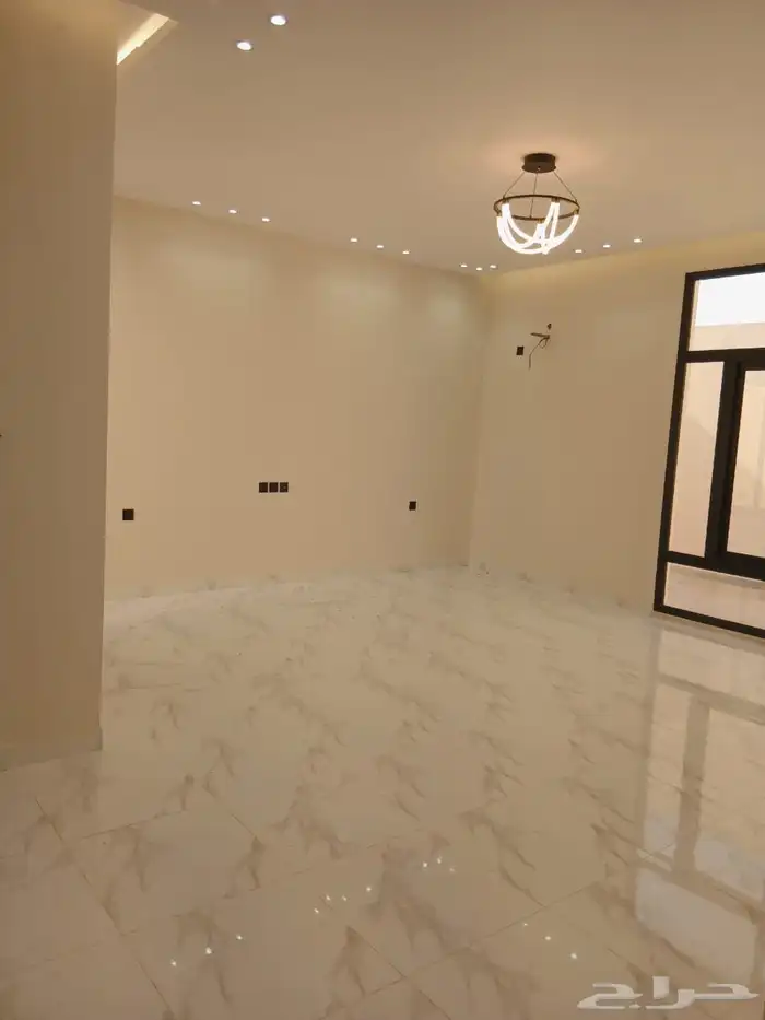 للبيع فيلا نص ارض حي الفلاح 11