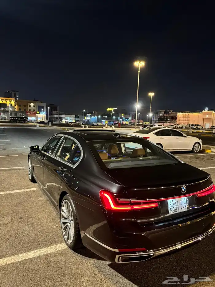 للبيع BMW الفئة السابعه 4