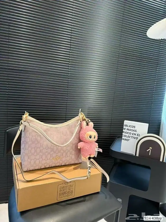 شوزات وشنط ماستر كوالتي متوفر لدينا كوتش وديور نيوبلانس 59