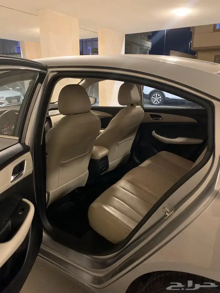 مجموعة من السيارات 10