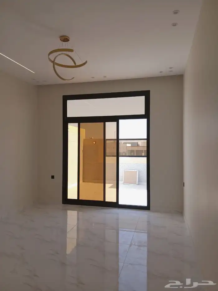 للبيع فيلا نص ارض حي الفلاح 8