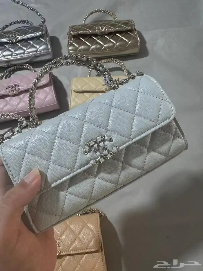 شوزات وشنط ماستر كوالتي متوفر لدينا كوتش وديور نيوبلانس 91