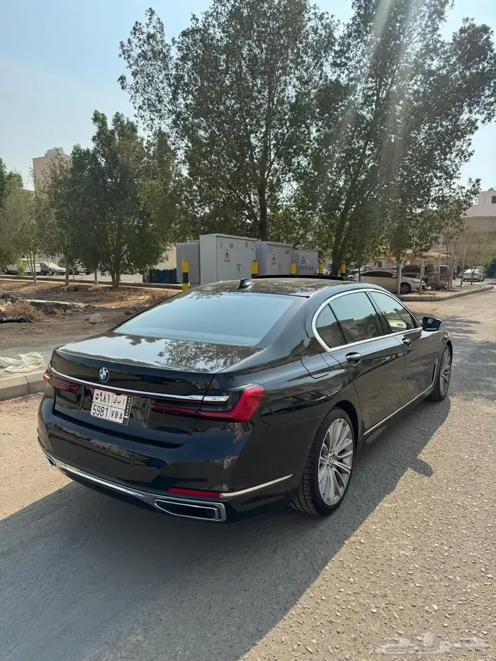 للبيع BMW الفئة السابعه 3