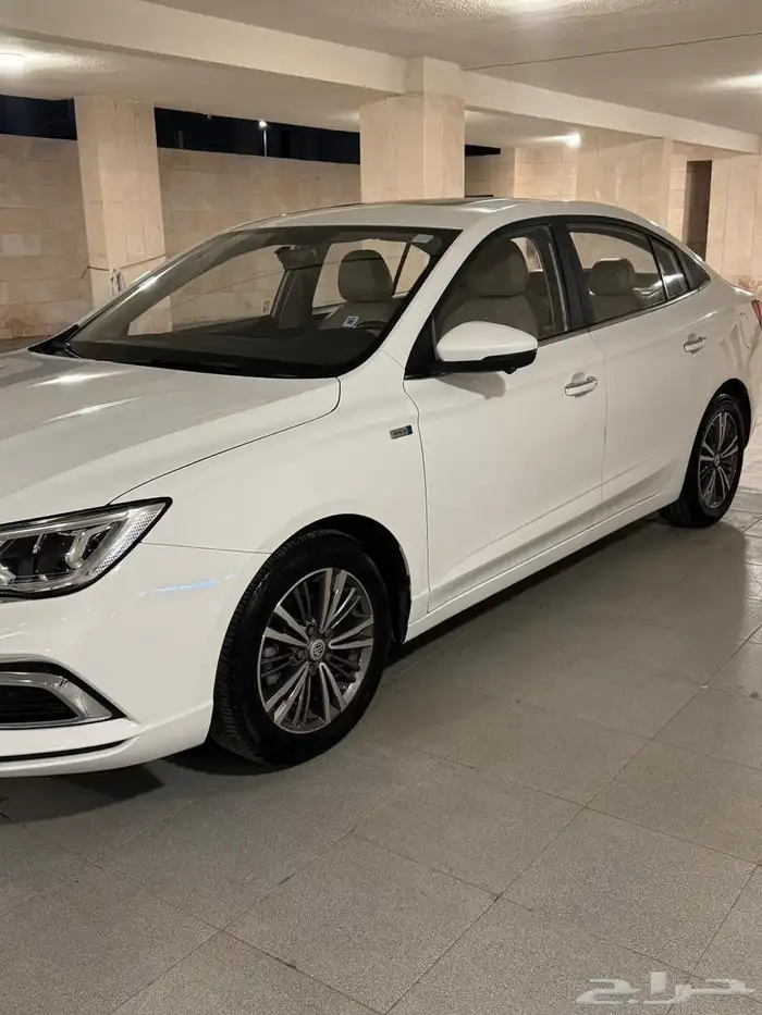 مجموعة من السيارات 0