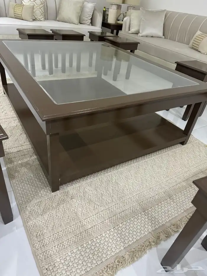 طاوله كبيره للمجلس دورين من فوق زجلجي   9 طاولات خدمه   3 ز 3