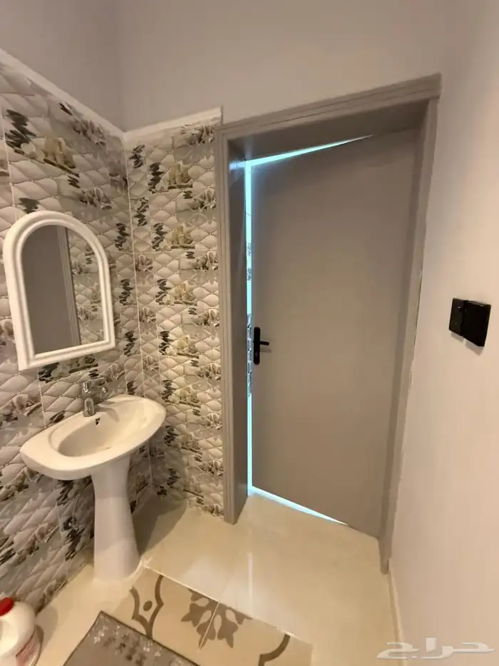 للايجار وحدات عزاب مؤثثة فاخرة في المحاله 4