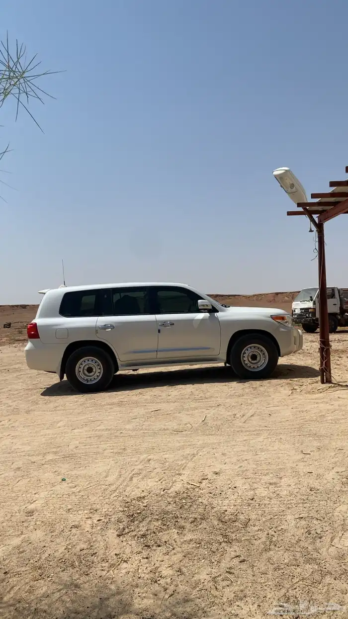 للبيع كفرات شاهين 17 تايلندي مع جنوط صيني 24