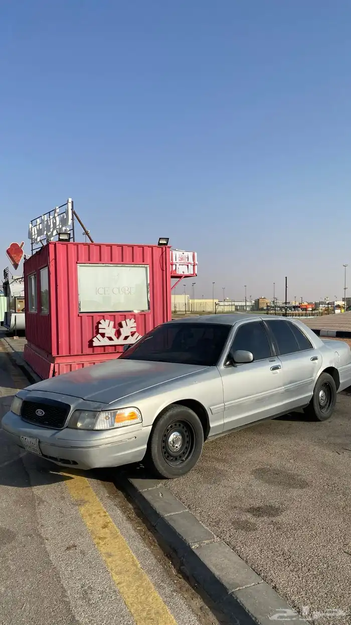 للبيع فورد فكتوريا 98 4