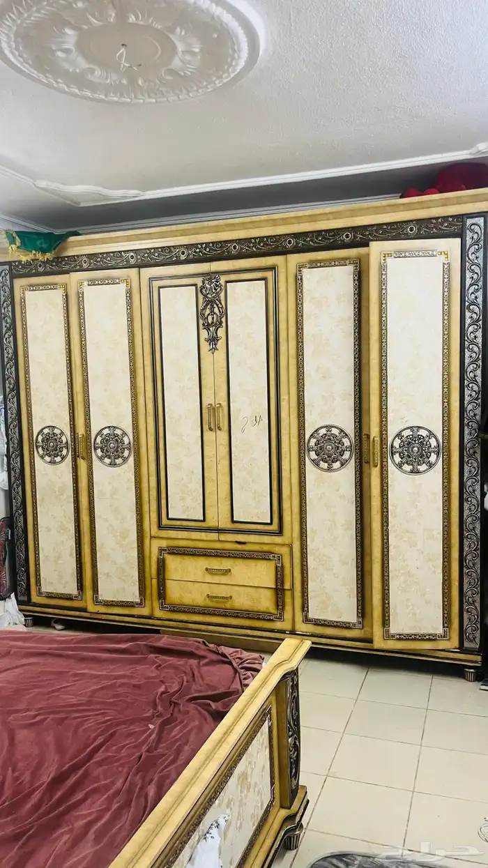 للبيع غرفه نوم وكنب صاله 7