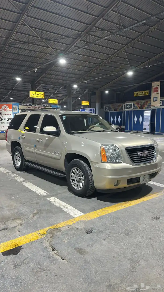 يوكن 2008 اللون ذهبي بدون دبل 2