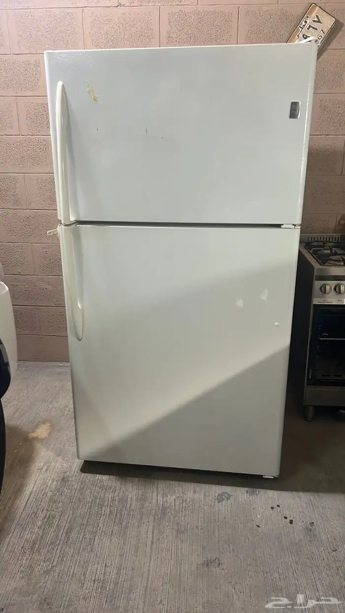 ثلاجة قديمه خط 110 0