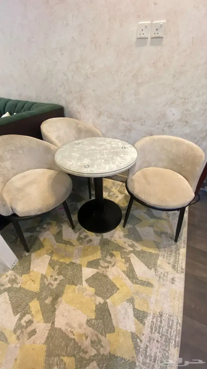 طاوله مع 4كراسي 0