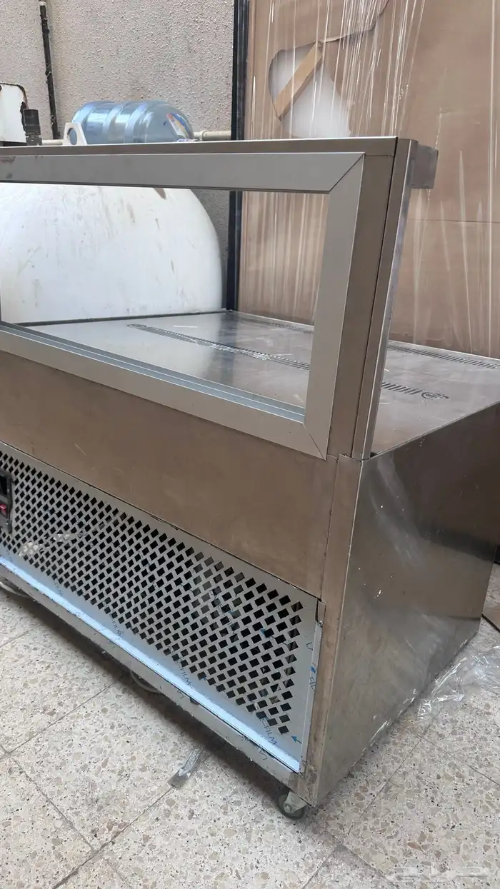 ثلاجة عرض حلويات كاونتر زجاج مسطح 1