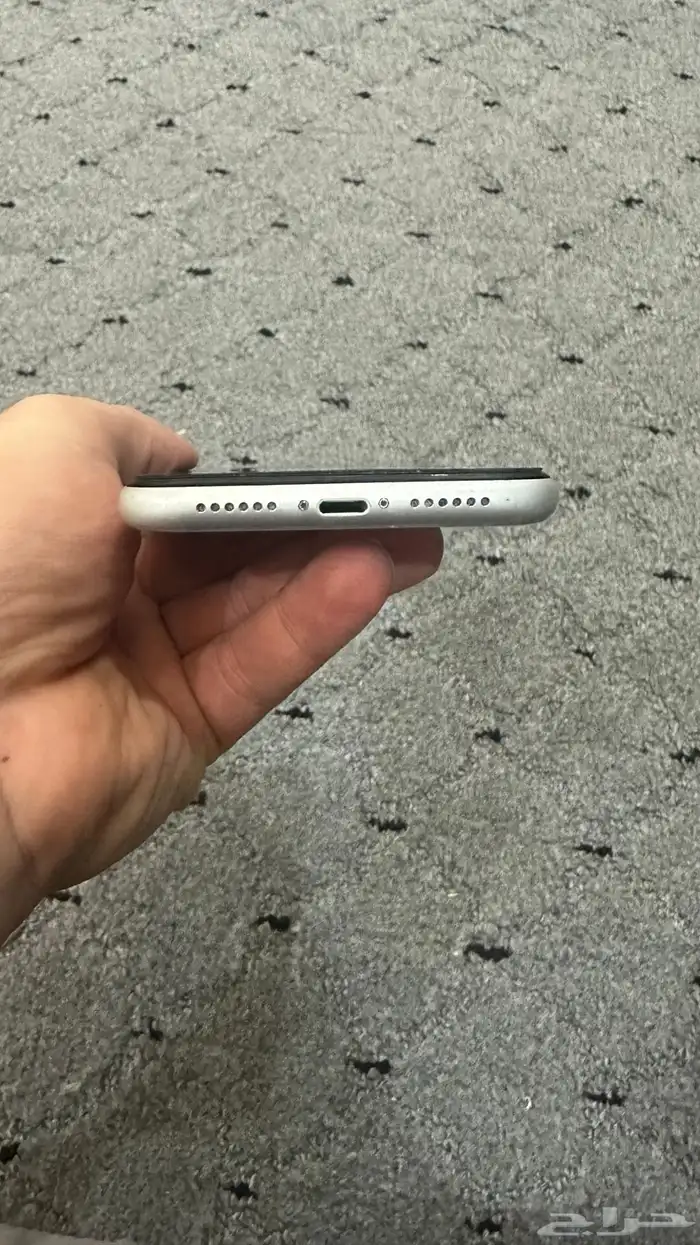 للبيع آيفون XR ابيض  128 قيقا 4