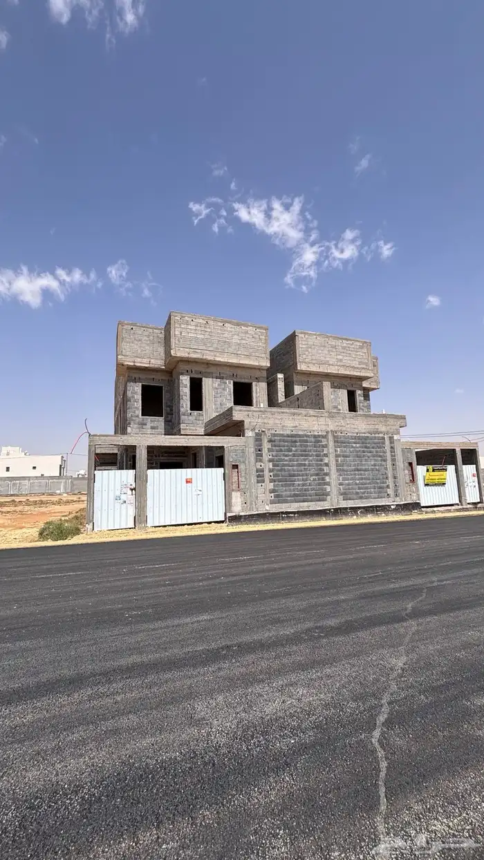 للبيع دبلكسين عظم في حي النقيب 2