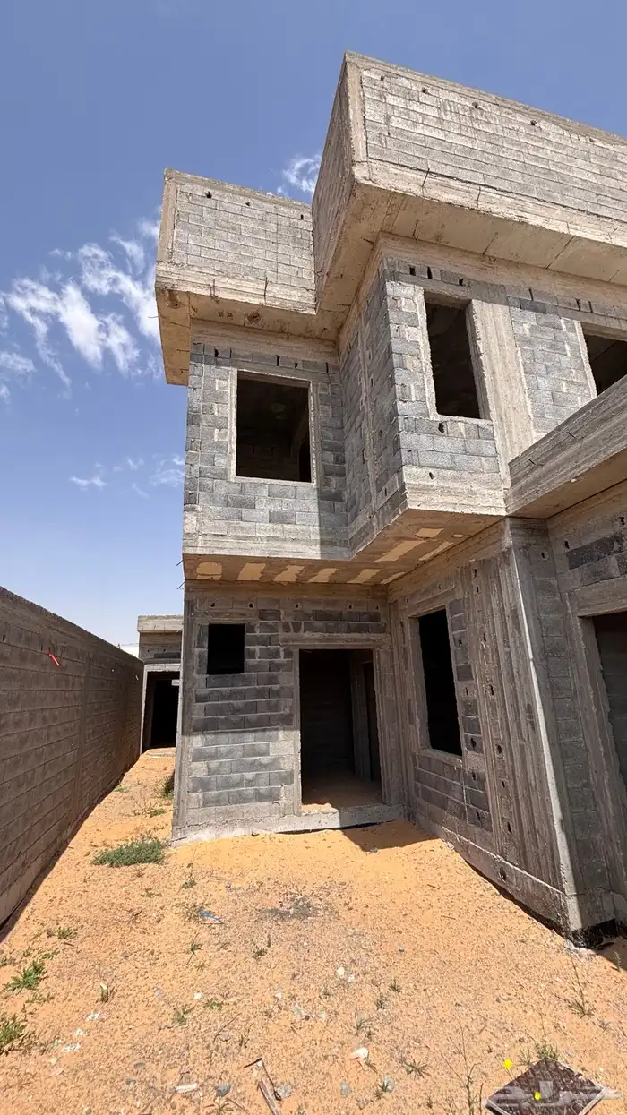 للبيع دبلكسين عظم في حي النقيب 3