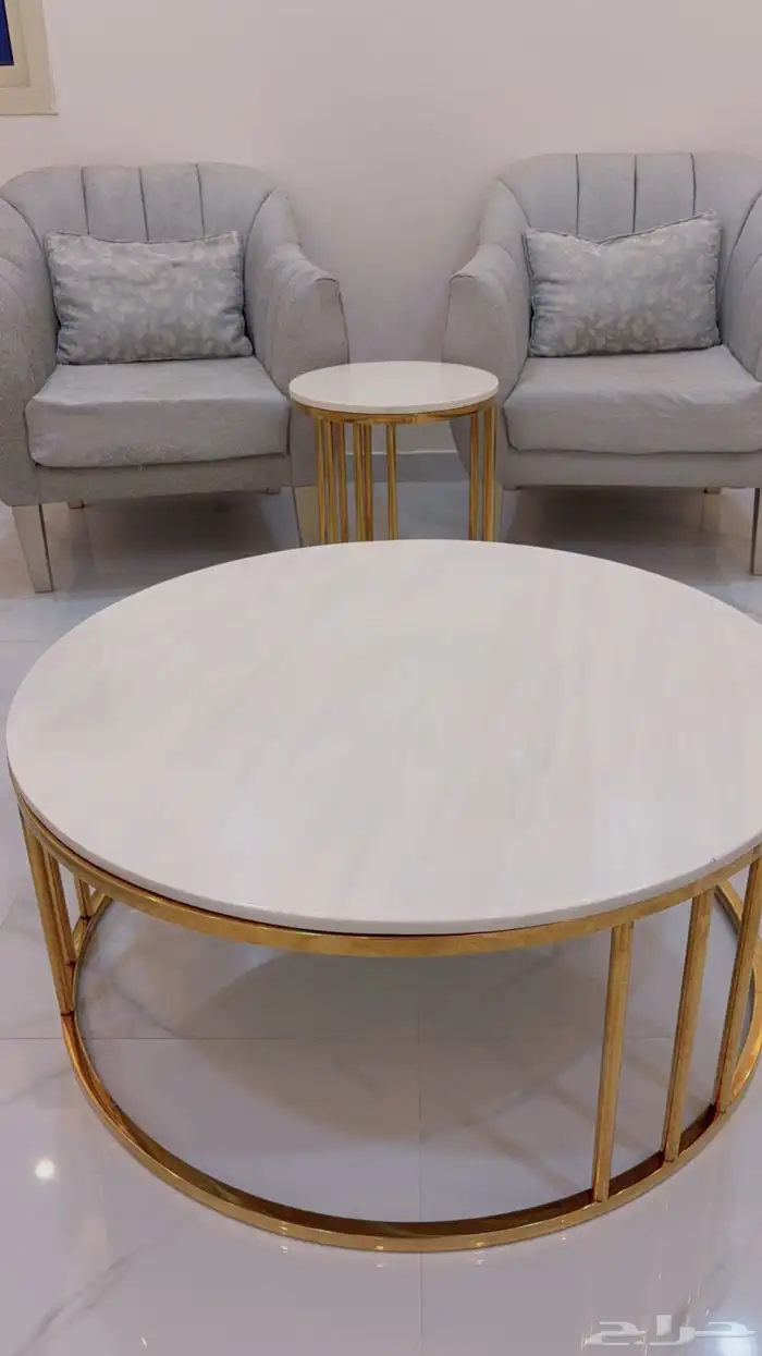 للبيع طقم كنب نظييف وشبه جديد وطقم طاولات رخام 2