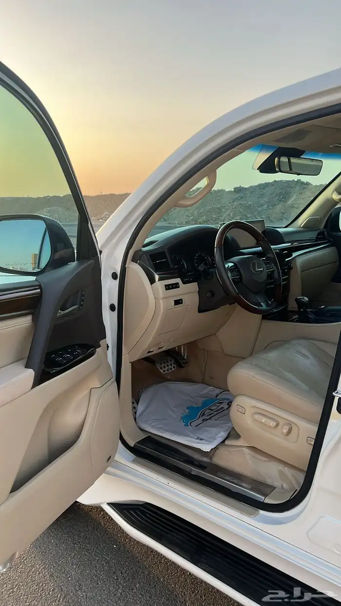 للبيع جيب لكزز 2016 Lx570 9