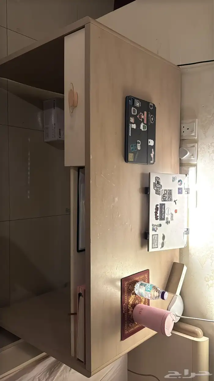 مكتب دراسي واسع ونظيف 0