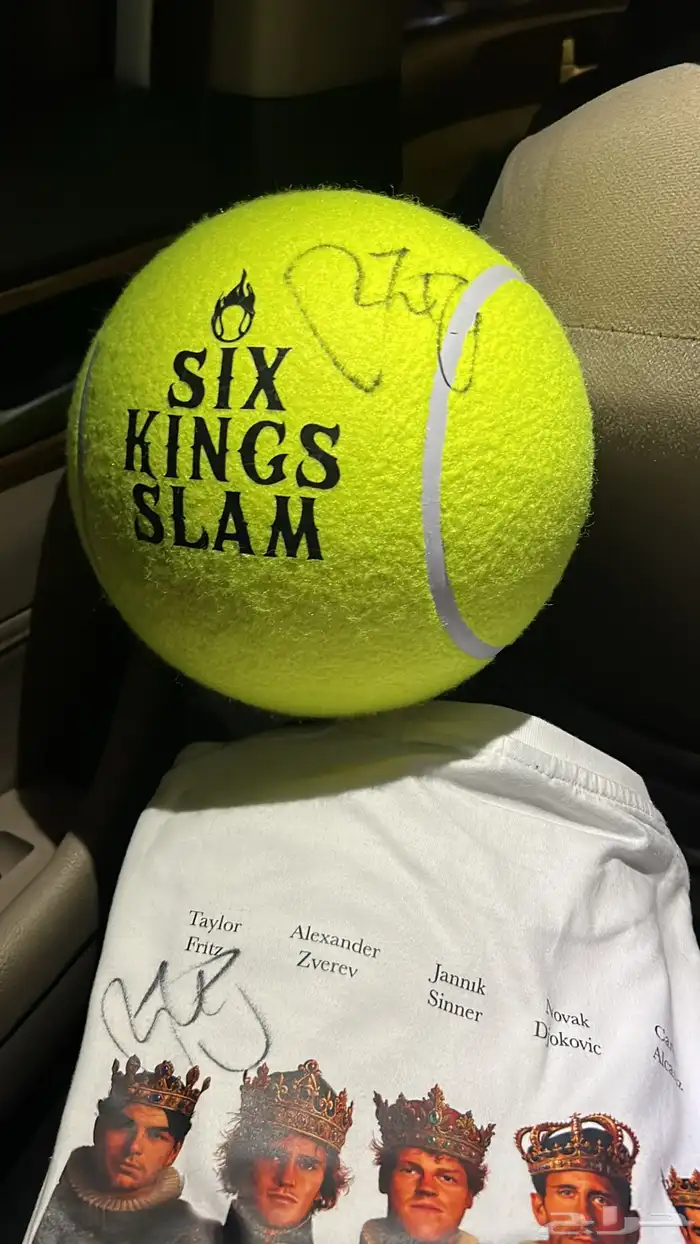 توقيع نجم التنس تايلور فريتز في بطولة six kings slam 0