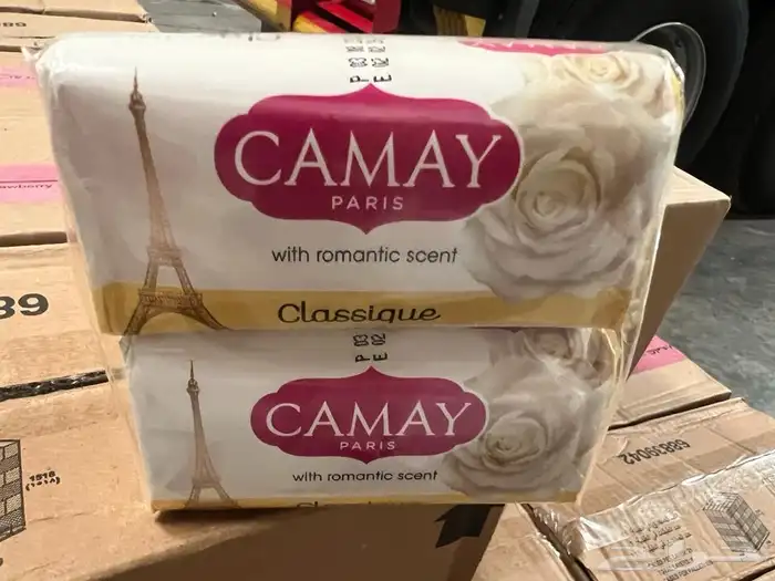يوجد كمية من صابون لوكس وكامي 16