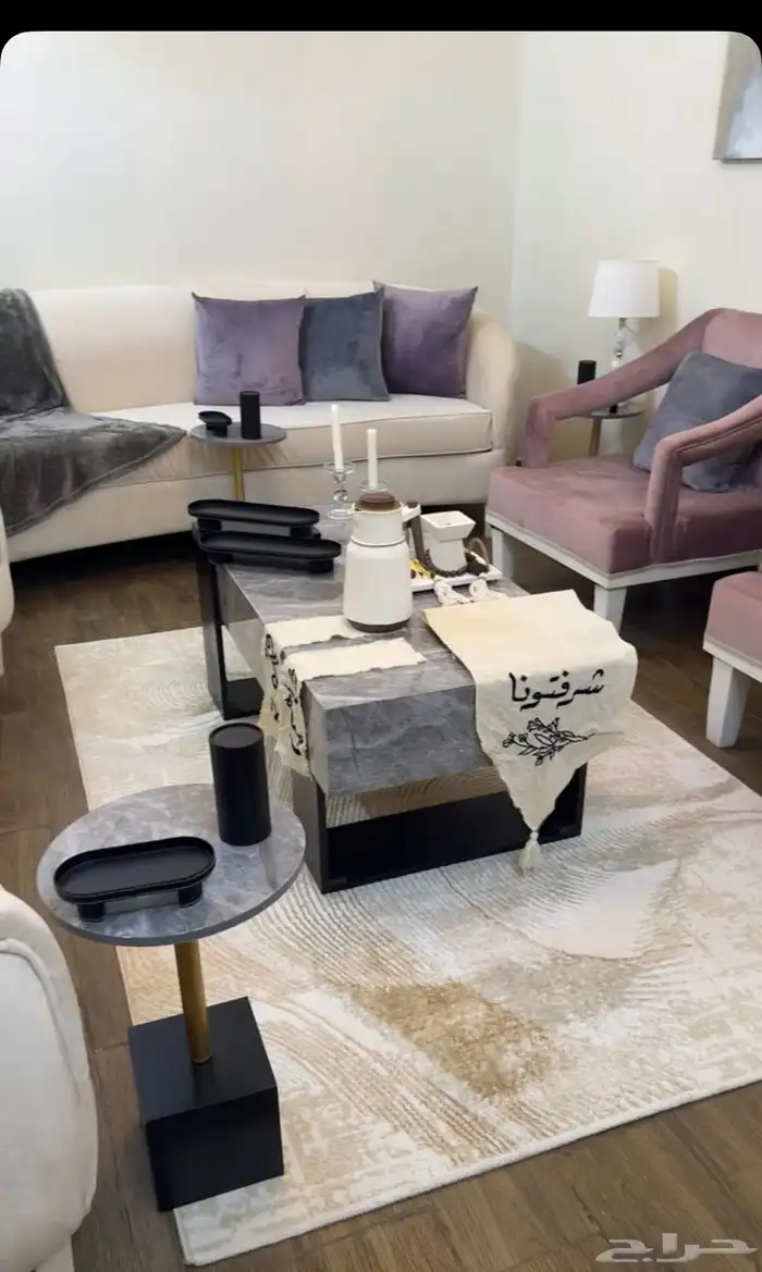 طاولة جديده للبيع بسعر 300 0