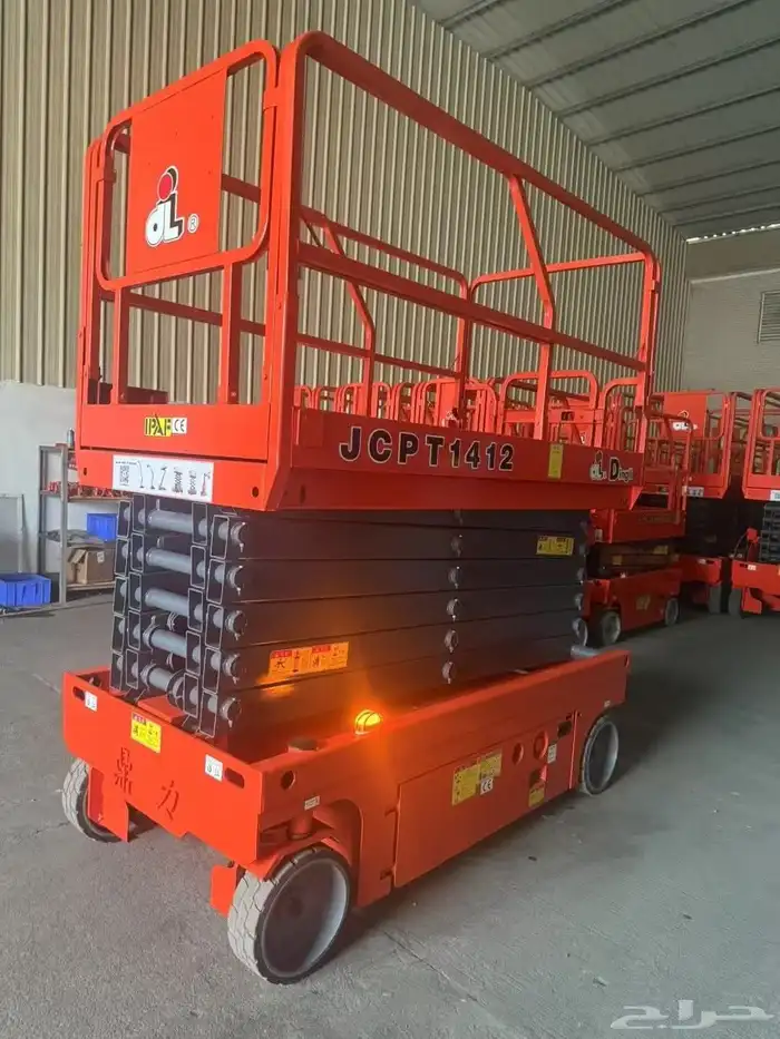 سيزر لفت رافعة مقصية للايجار 10م 12م14م رافعة عمال سيزر لفت 3