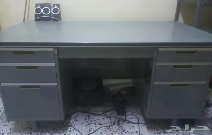 طاولة مكتب 0