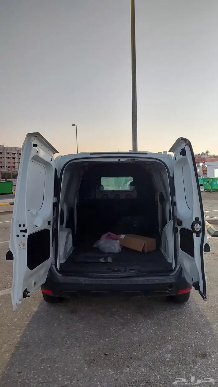 رينو دوكر فإن 2022 8