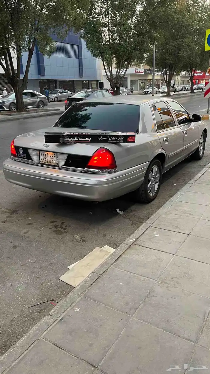 للبيع فورد كراون فكتوريا 2011 0