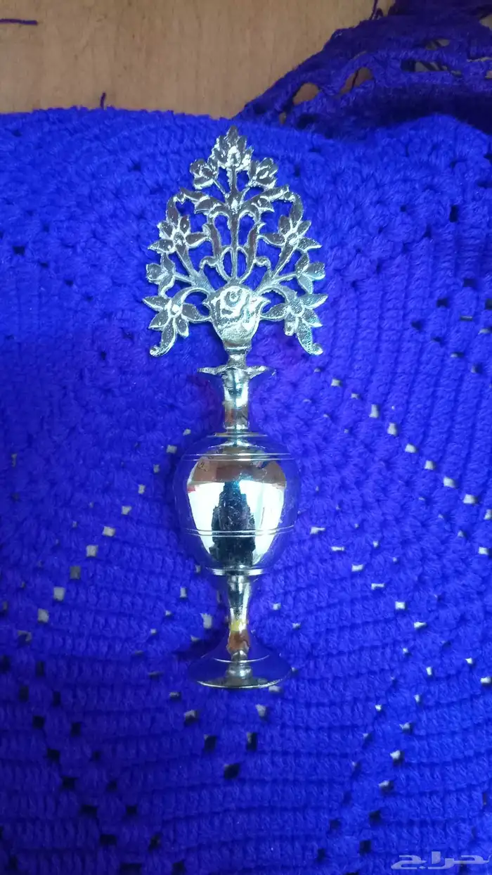 مكحلة فضية اللون شبه أثرية 0