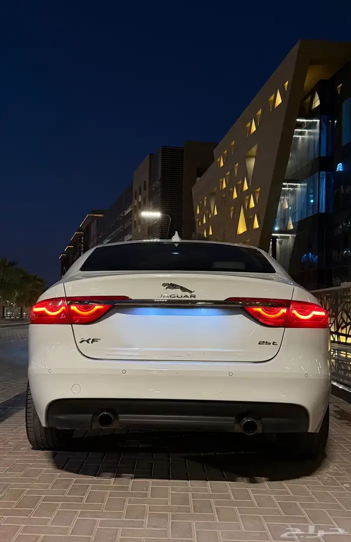 جاكوار XF 2018 16