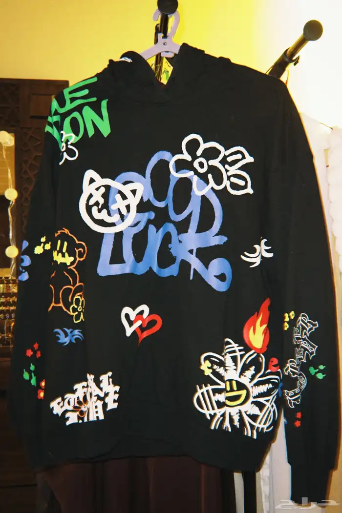 هودي اسود من بيرشيكا 4