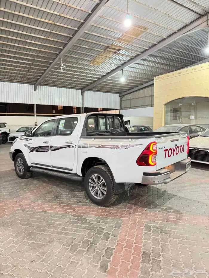 هايلكس غمارتين بنزين دبل فل كامل قير عادي سعودي 2025 3