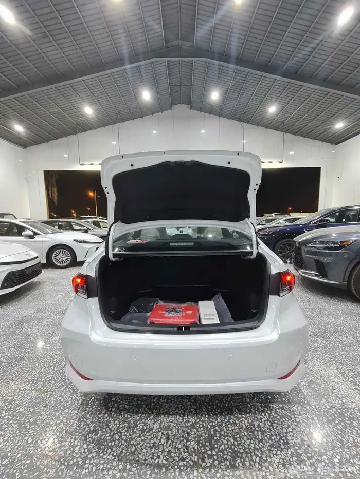 تويوتا كوورلا جميع الفئات والألوان 2025 7