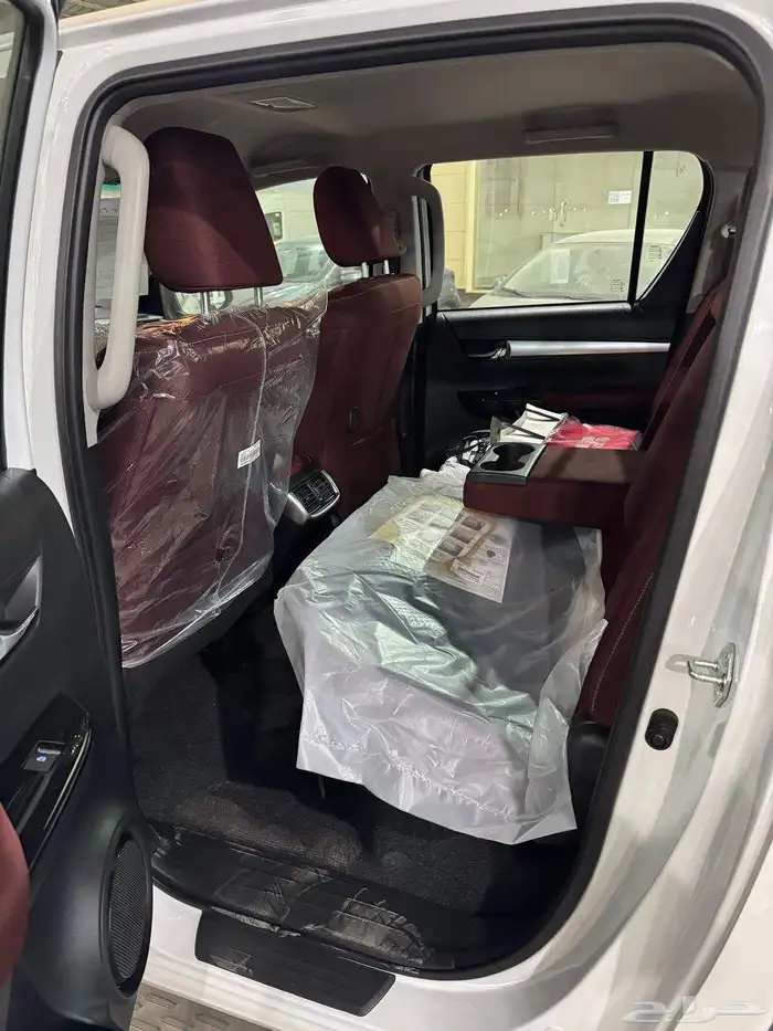 هايلكس غمارتين بنزين دبل فل كامل قير عادي سعودي 2025 6