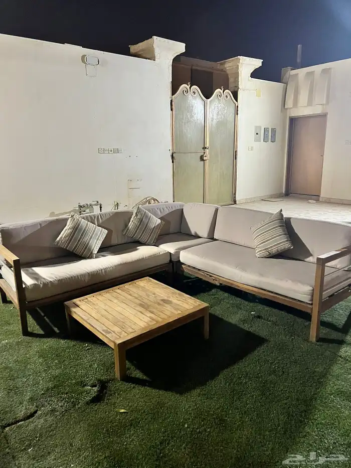 جلسة خارجية للبيع على السوم مع أغطية 0