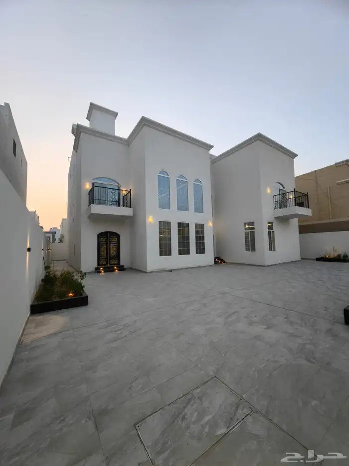 فلة بتصميم عصري للبيع مساحة 600 واجهة شرقية 0