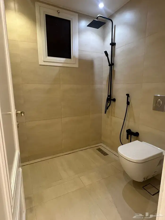 شقة للإيجار دور أول الرياض حي الملقا 75.000 8