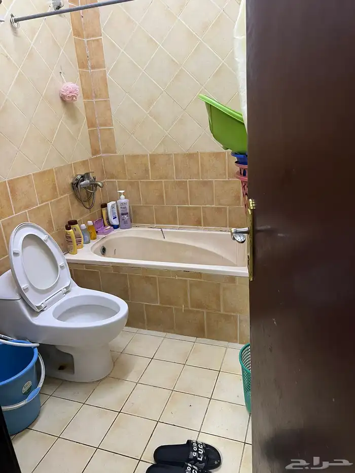للبيع شقه ارضيه 3 غرف بالمزروعيه بجانب الكورنيش 6