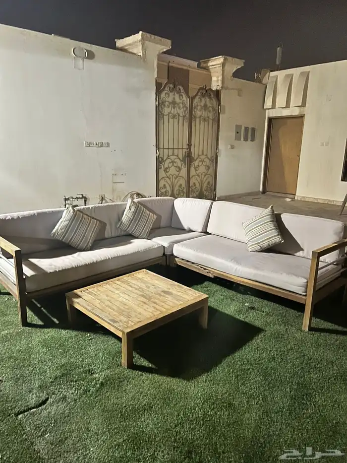 جلسة خارجية للبيع على السوم مع أغطية 3