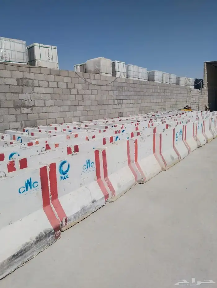 حواجز خرسانيه مستخدمه في حوطة بني تميم 5