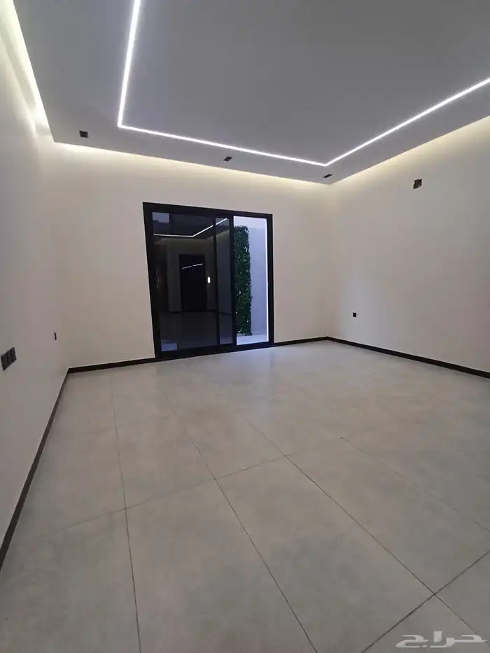 للبيع تاون هاوس ارضي حي الجنادرية 7