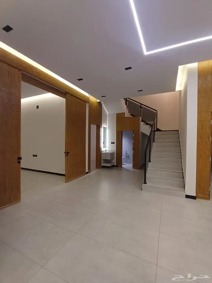 للبيع تاون هاوس ارضي حي الجنادرية 2